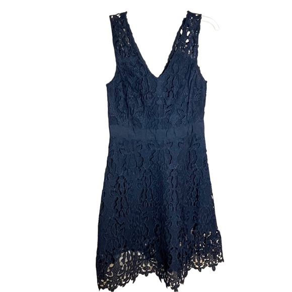 Banana Republic Factory Dresses & Skirts - NWT BANANA REPUBLIC V Neck Navy Blue Lace Knee Length Dress Size 2P